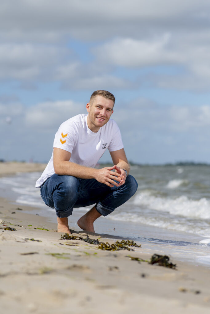 Lukas Mertens am Nordsee-Strand